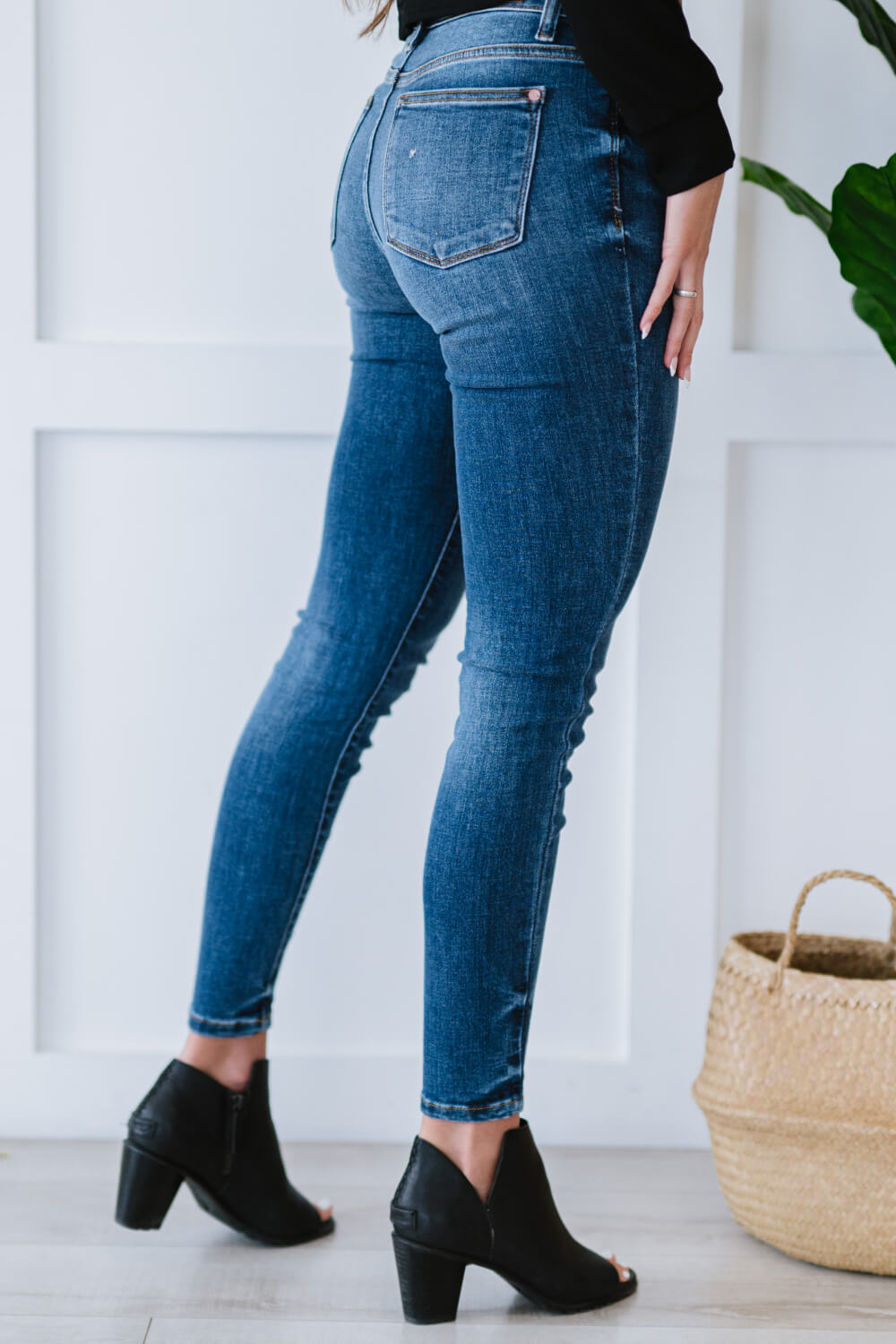 Judy Blue Lost in Translation Mid-Rise Skinny Jeans