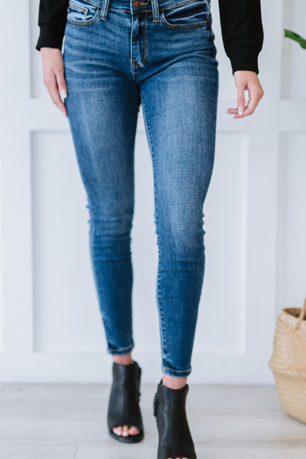 Judy Blue Lost in Translation Mid-Rise Skinny Jeans